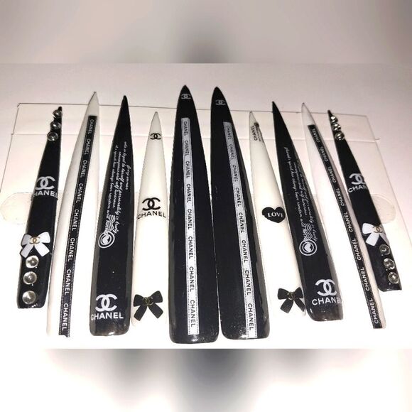 Hand crafted custom 10pc xxxl acrylic press on nails - Picture 3 of 6